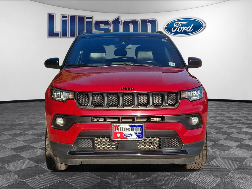 Used 2023 Jeep Compass Latitude w/ Sun and Sound Group AWD/4WD image 2
