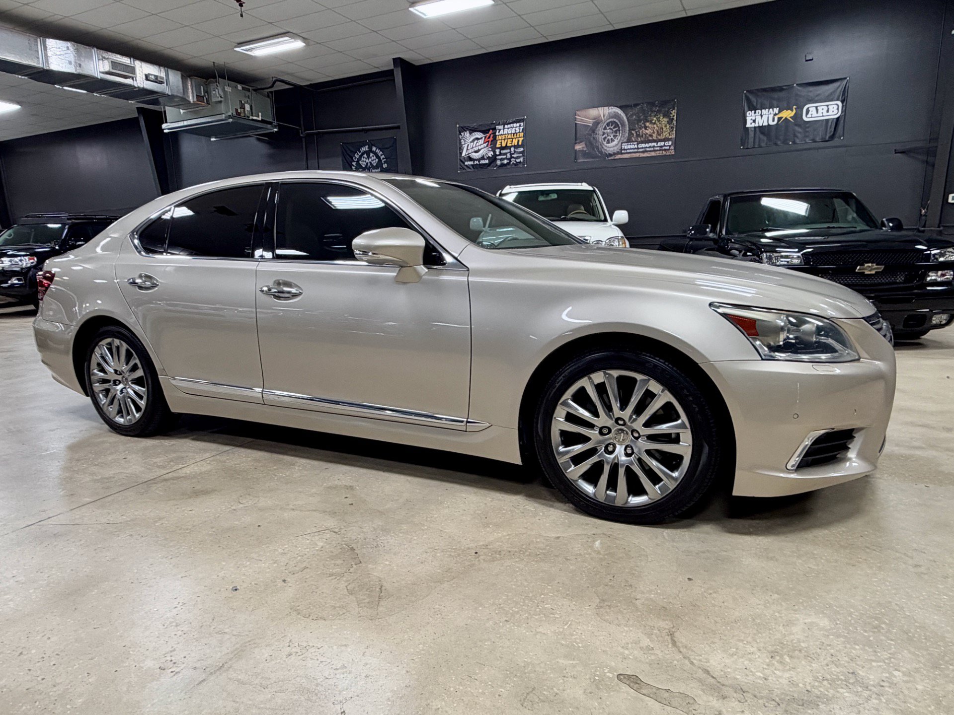 Used 2014 Lexus LS 460 w/ Comfort Package RWD image 6
