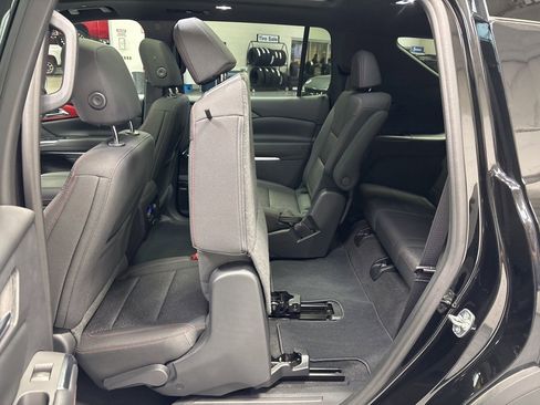 Used 2024 Chevrolet Traverse Z71 w/ Enhanced Driving Package image 36