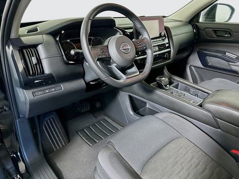 Used 2025 Nissan Pathfinder SV image 10