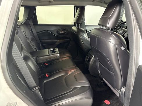Used 2019 Jeep Cherokee Limited AWD/4WD image 24