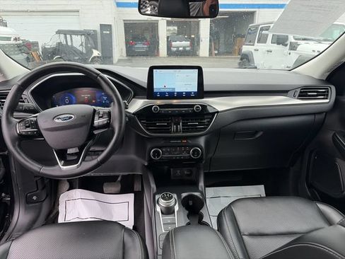Used 2022 Ford Escape Titanium AWD/4WD image 16