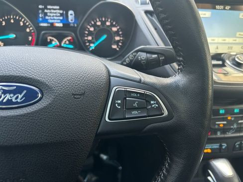 Used 2019 Ford Escape Titanium image 18