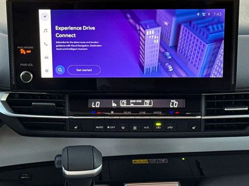 Used 2025 Toyota Sienna XLE image 13