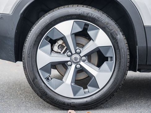 Used 2024 Volvo XC40 B5 Plus w/ Protection Package Premier image 19