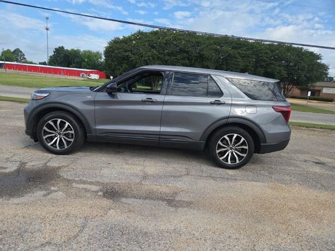 Used 2022 Ford Explorer ST-Line RWD image 5