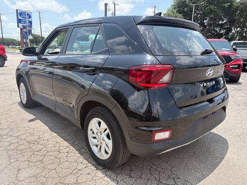 Used 2022 Hyundai Venue SE w/ Cargo Package FWD image 7