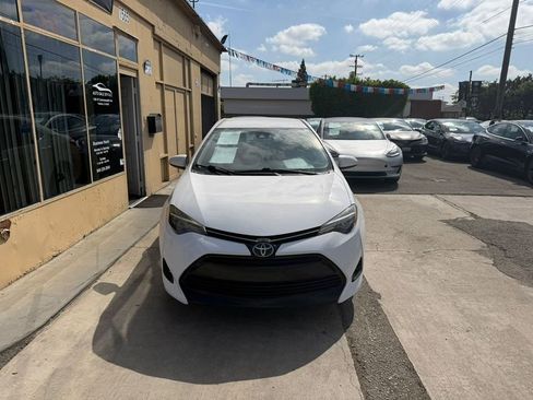 Used 2017 Toyota Corolla LE w/ Carpet Mat Package (TMS) FWD image 8