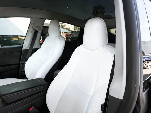 Used 2023 Tesla Model Y Performance image 22