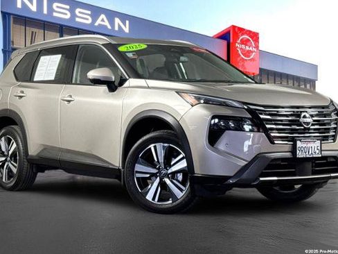 Certified 2025 Nissan Rogue SL FWD image 1