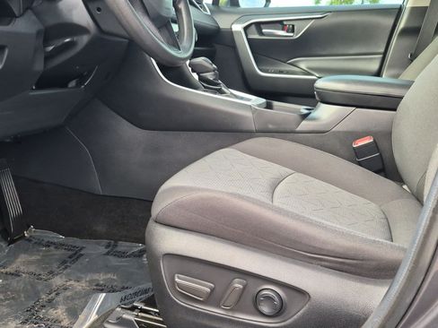 Used 2021 Toyota RAV4 XLE w/ Carpet Mat Package (TMS) FWD image 20