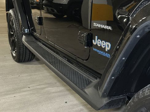 Used 2022 Jeep Wrangler Unlimited Sahara w/ Cold Weather Group AWD/4WD image 8
