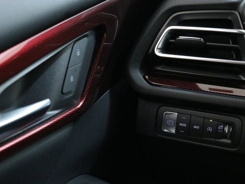 Used 2024 Chevrolet Traverse Z71 image 17