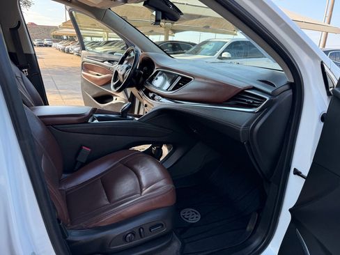 Used 2018 Buick Enclave Avenir w/ Avenir Technology Package image 17