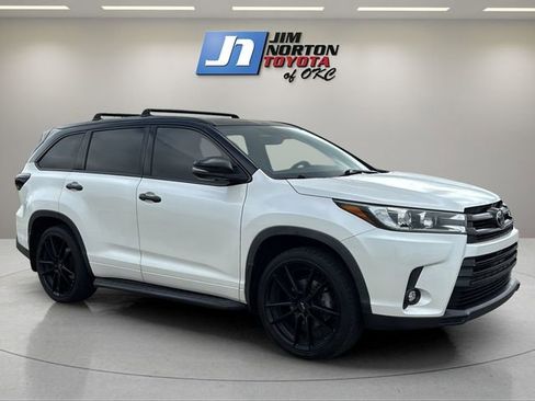 Used 2019 Toyota Highlander Limited FWD image 3