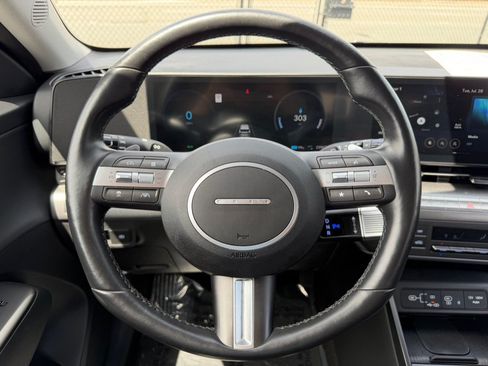 Used 2024 Hyundai Kona Limited FWD image 14