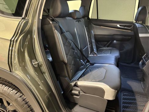 Used 2025 Volkswagen Atlas Peak Edition SE AWD/4WD image 42
