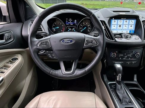 Used 2017 Ford Escape Titanium image 5