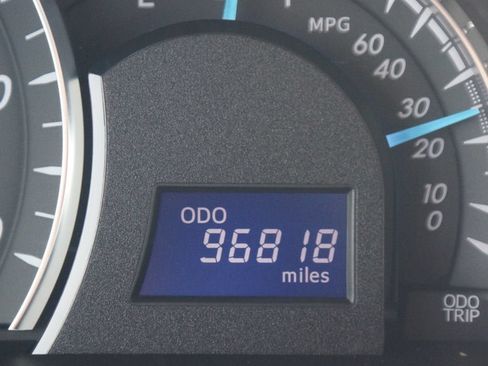 Used 2012 Toyota Camry XLE FWD image 4