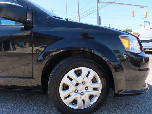 Used 2019 Dodge Grand Caravan SE FWD image 21