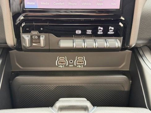 New 2026 RAM 2500 Big Horn AWD/4WD image 33