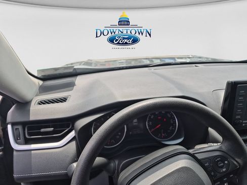 Used 2022 Toyota RAV4 XLE AWD/4WD image 10