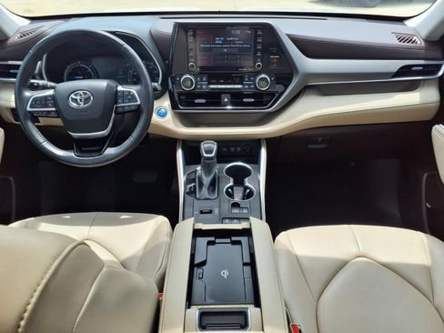 Used 2020 Toyota Highlander XLE FWD image 9