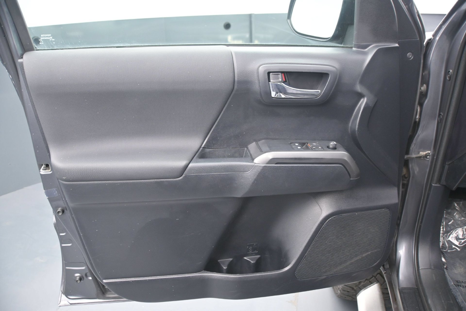 Used 2019 Toyota Tacoma TRD Off-Road AWD/4WD image 16