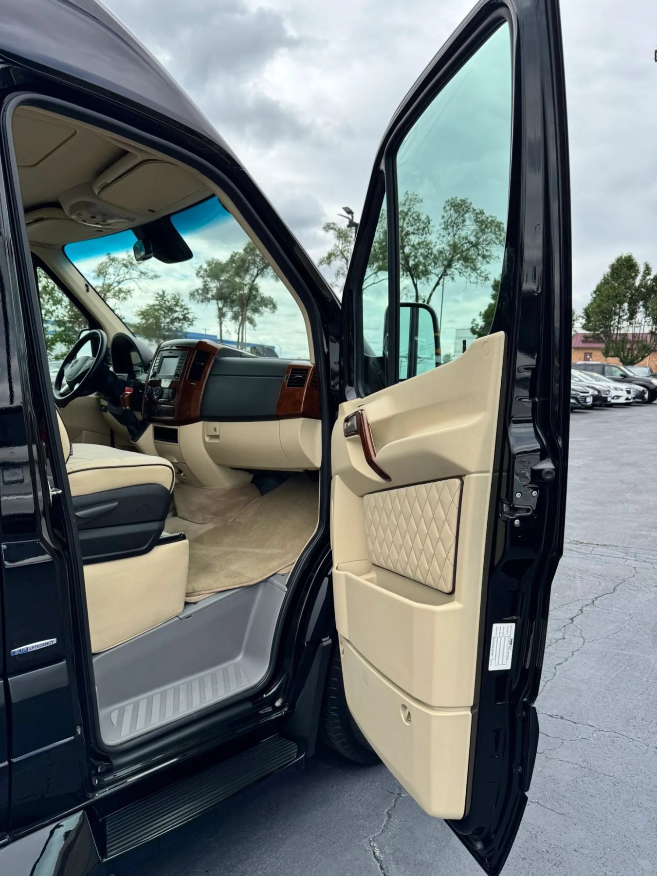 Used 2016 Mercedes-Benz Sprinter 2500 image 14