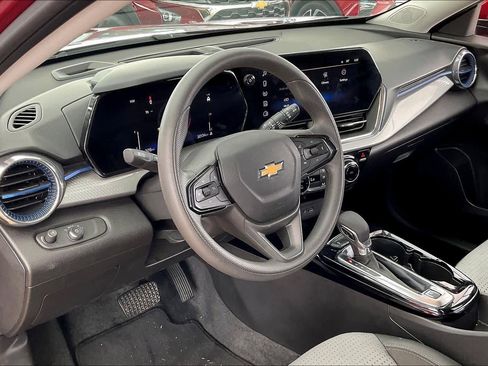 Certified 2025 Chevrolet Trax LT image 17