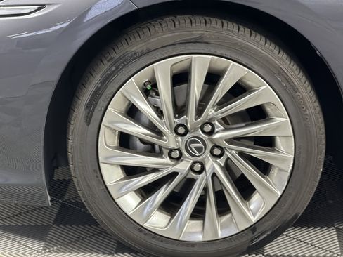 Used 2022 Lexus ES 350 w/ Luxury Package image 5