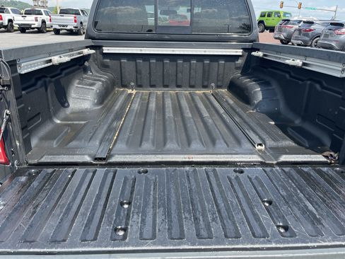 Used 2014 Nissan Frontier SV w/ SV Value Truck Package AWD/4WD image 7