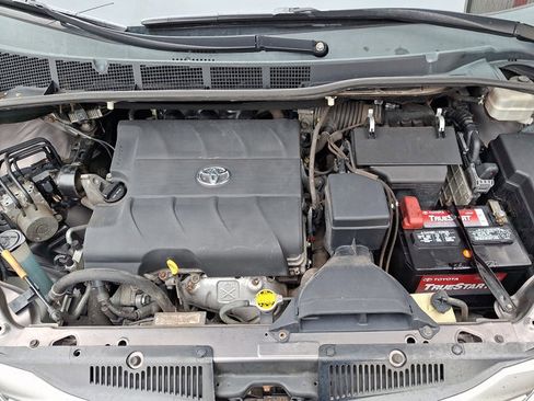 Used 2013 Toyota Sienna XLE image 29