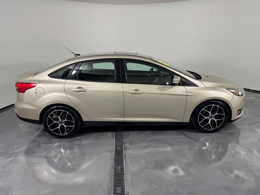 Used 2017 Ford Focus SEL w/ Cold Weather Package FWD image 4