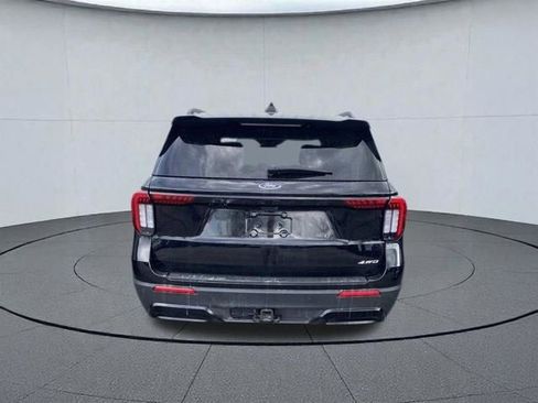 Used 2025 Ford Explorer ST-Line w/ ST-Line Street Pack AWD/4WD image 3