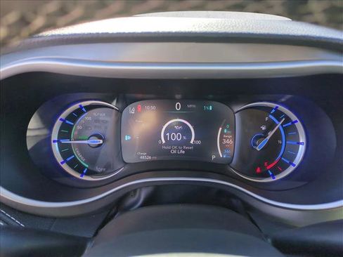 Used 2024 Chrysler Pacifica Select image 11