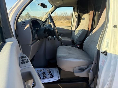 Used 2002 Ford E-350 and Econoline 350 Super Duty image 10