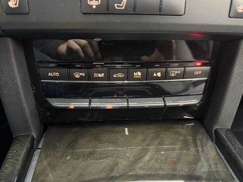 Used 2010 Mercedes-Benz E 350 Sedan w/ Premium 1 Pkg image 30