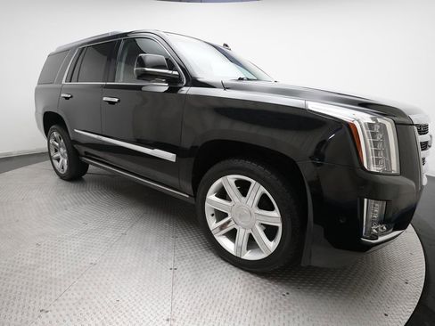 Used 2019 Cadillac Escalade Premium Luxury image 37