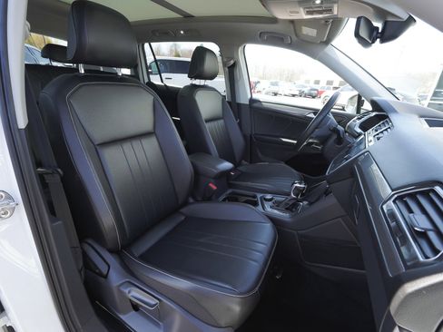 Used 2022 Volkswagen Tiguan SE w/ Panoramic Sunroof Package AWD/4WD image 39