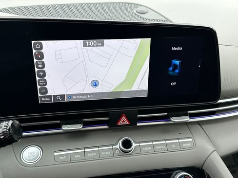 Used 2024 Hyundai Elantra SEL w/ Convenience Package image 27