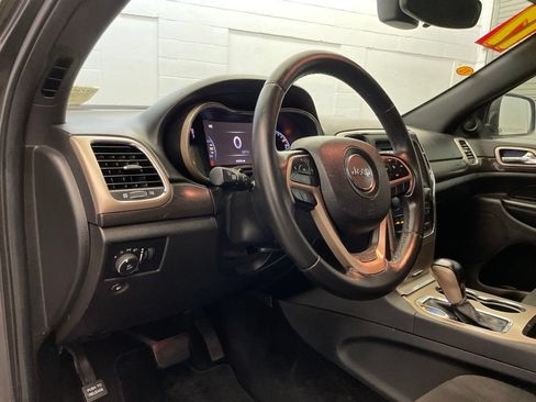 Used 2017 Jeep Grand Cherokee Laredo w/ Quick Order Package 23E AWD/4WD image 17