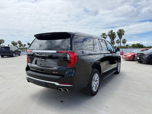 Used 2025 GMC Yukon XL Denali AWD/4WD image 3