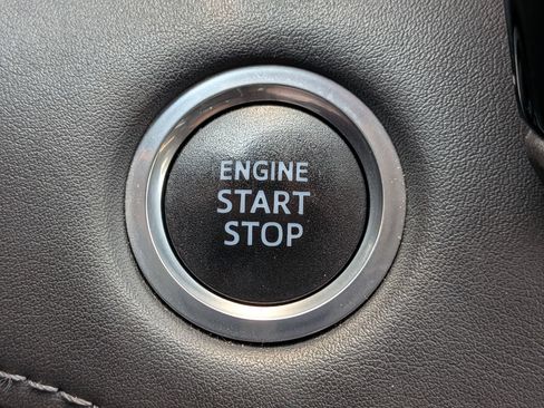 Used 2020 Toyota Highlander XLE AWD/4WD image 31