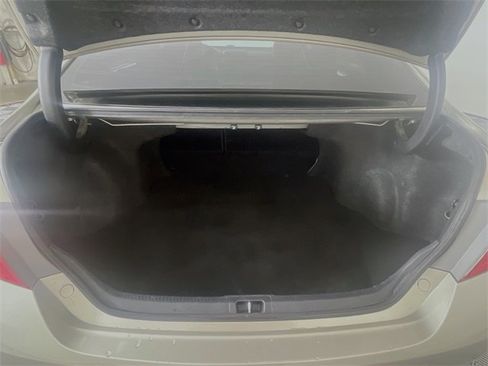 Used 2017 Toyota Camry SE image 25