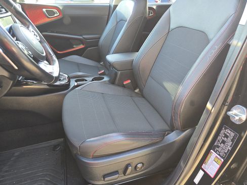 Used 2022 Kia Soul Turbo FWD image 22