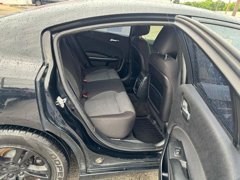 Used 2015 Dodge Charger SE w/ Popular Equipment Group RWD image 10