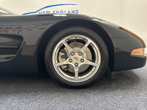 Used 2003 Chevrolet Corvette Coupe w/ Preferred Equipment Group RWD image 26