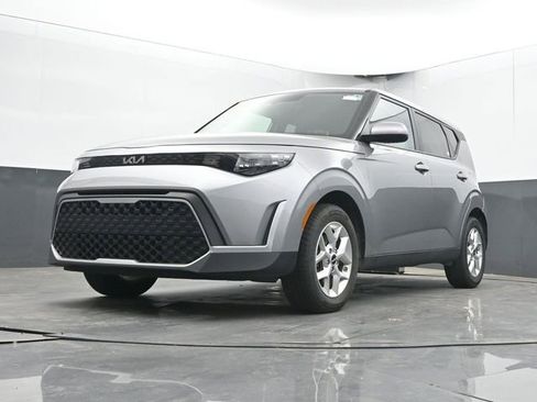 Used 2025 Kia Soul LX w/ LX Technology Package FWD image 43
