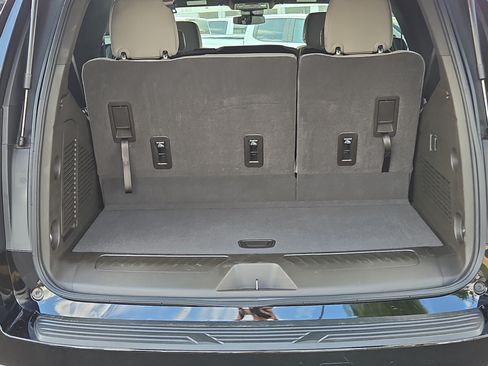 Used 2024 Chevrolet Tahoe LS RWD image 13